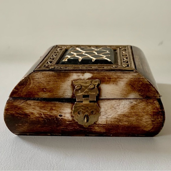 Vintage box made from bone and brass - Picture 2 of 12